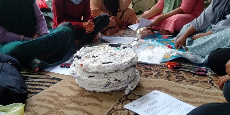 barang bekas (2)(keset dari kaos kaki)